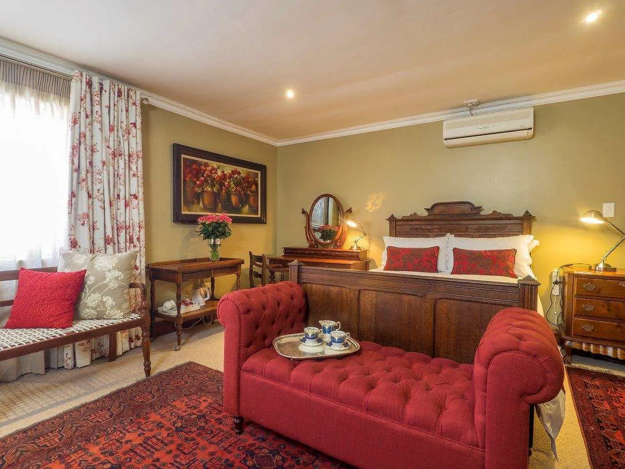 Madison Manor Boutique Hotel contacts